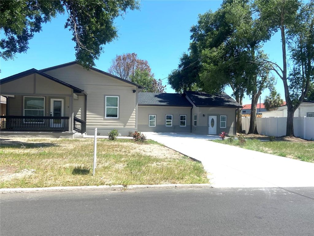 Photo of 207 Avenue E SE, Winter Haven, FL 33880 (MLS # L4961631)