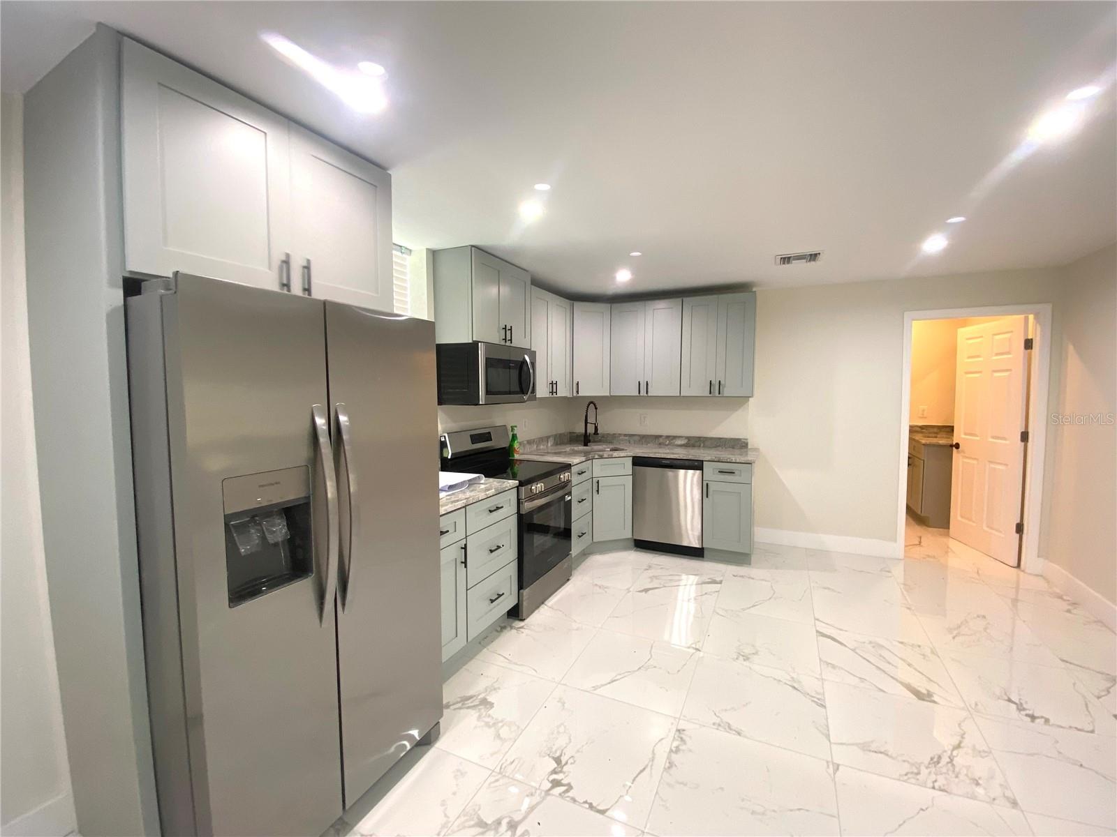 TWIN OAKS ADD PB 12 PG 16 - Residential