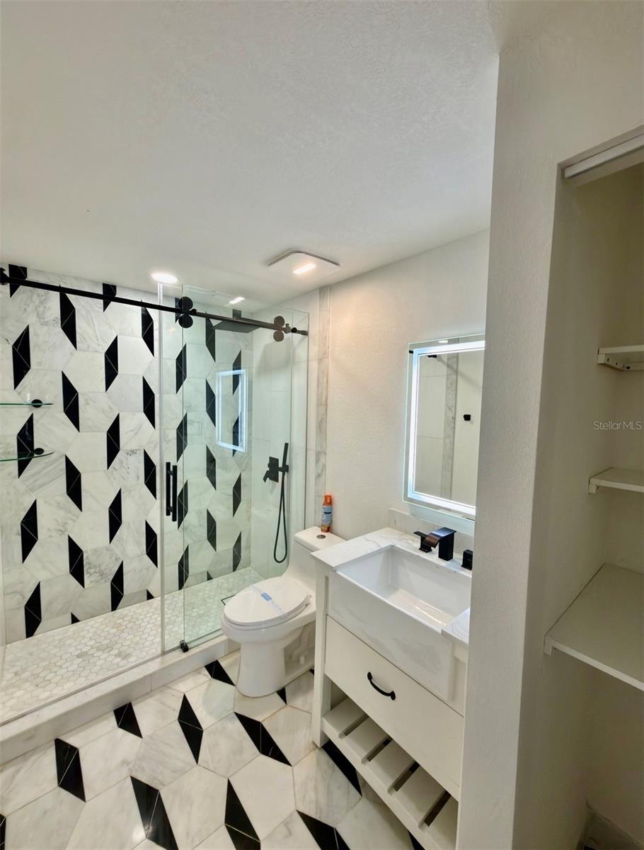 COUNTRY RUN UNIT II - Residential