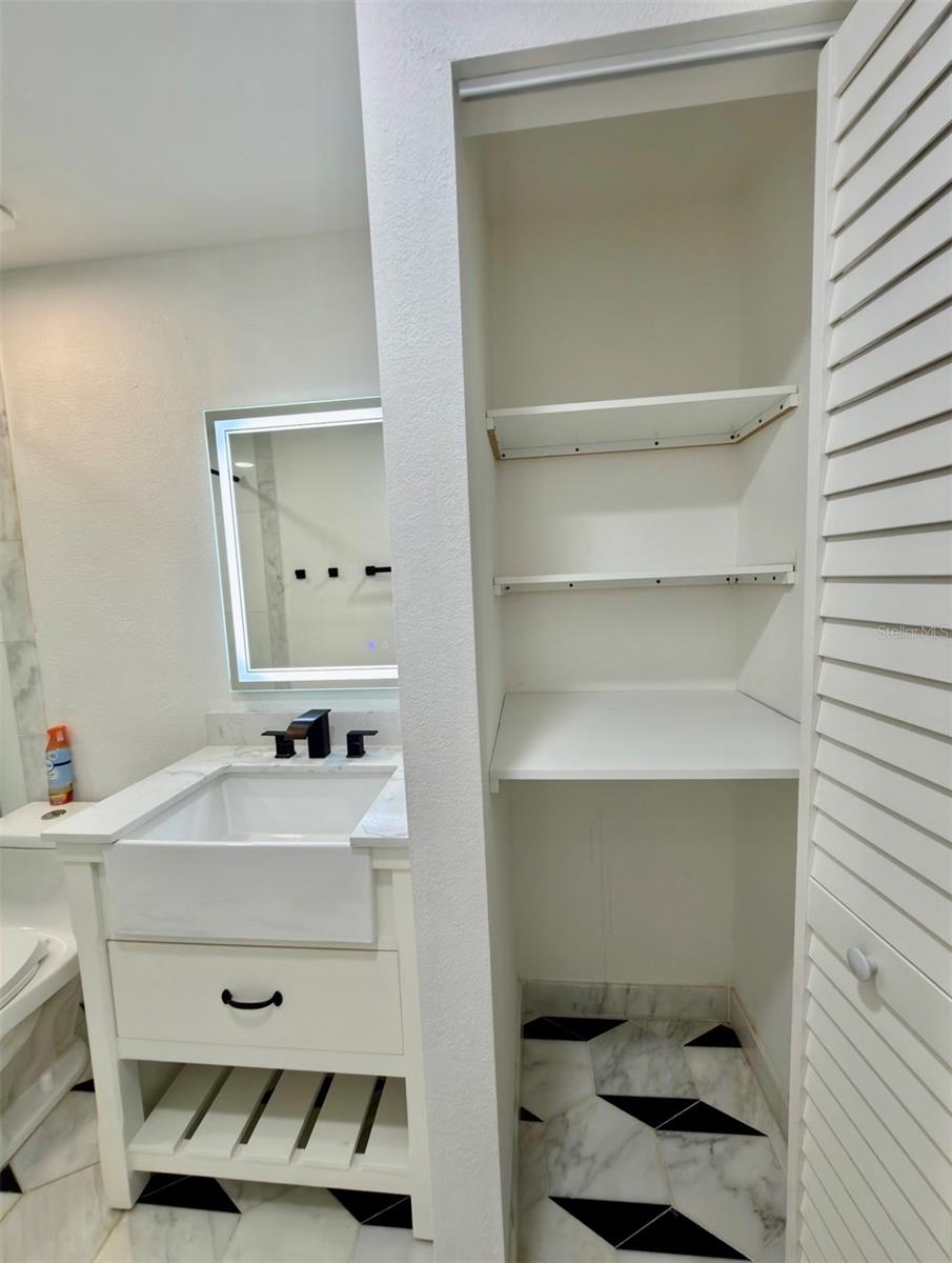 COUNTRY RUN UNIT II - Residential