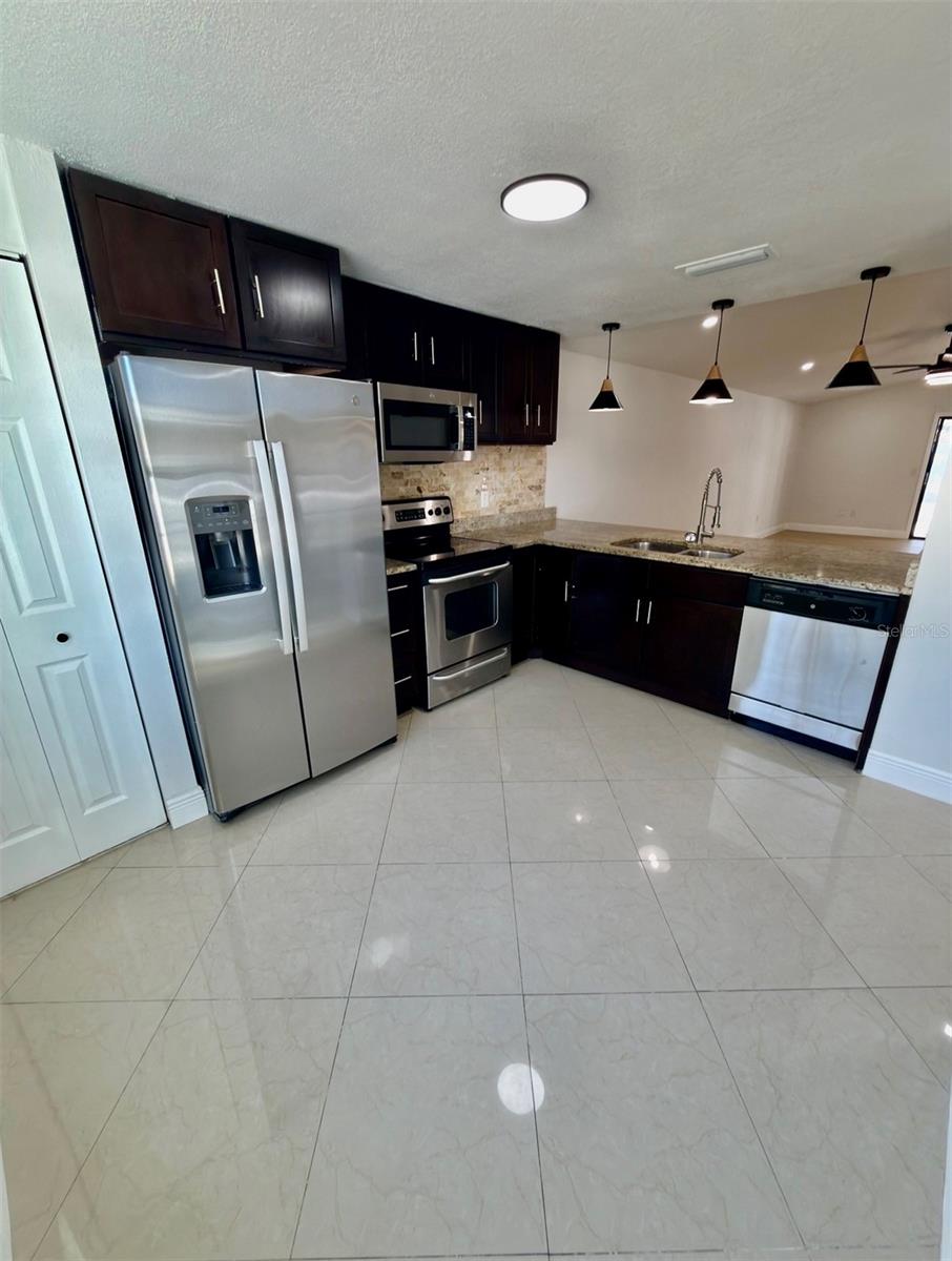 COUNTRY RUN UNIT II - Residential