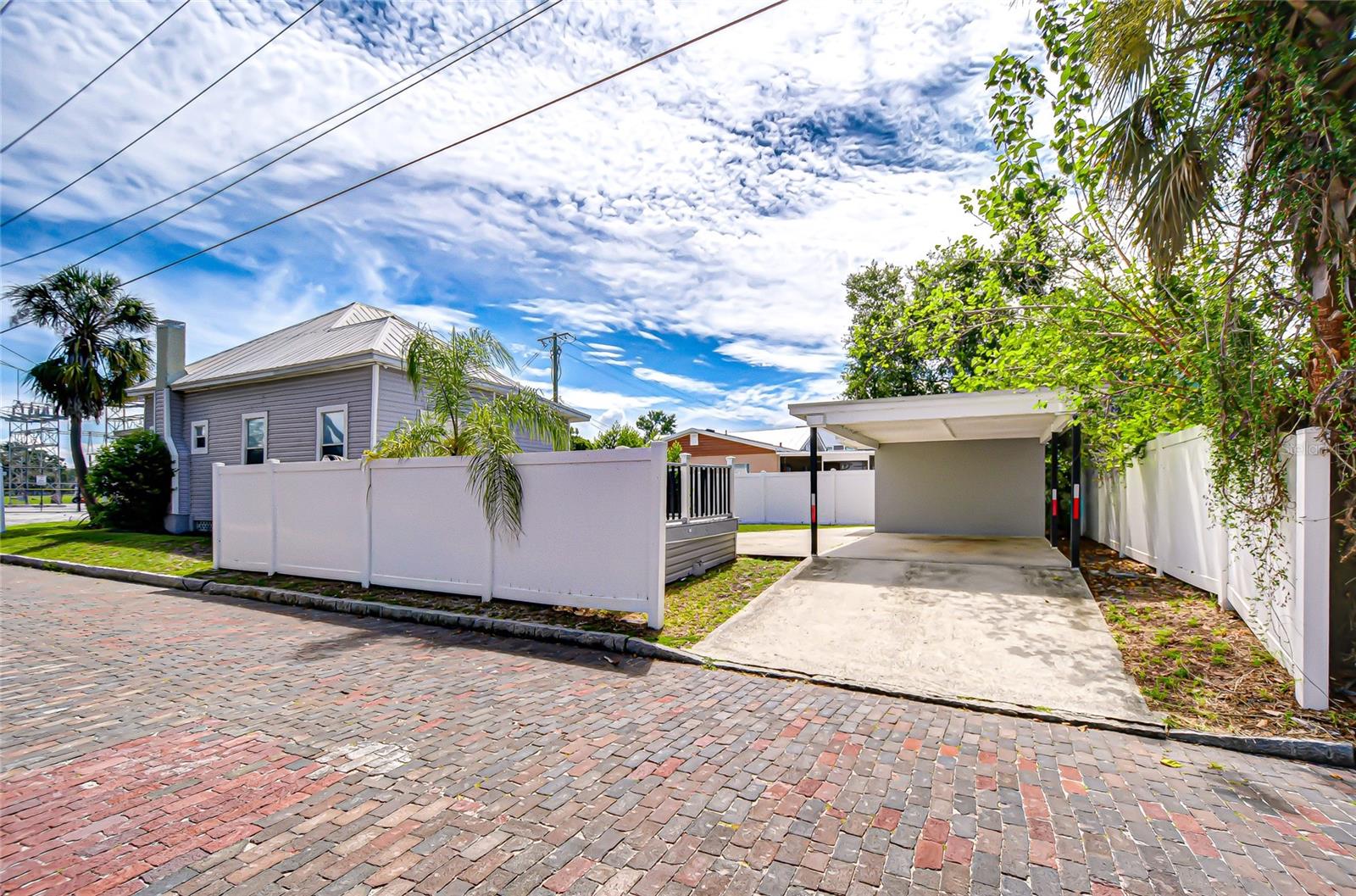 3120 N WOODROW AVENUE