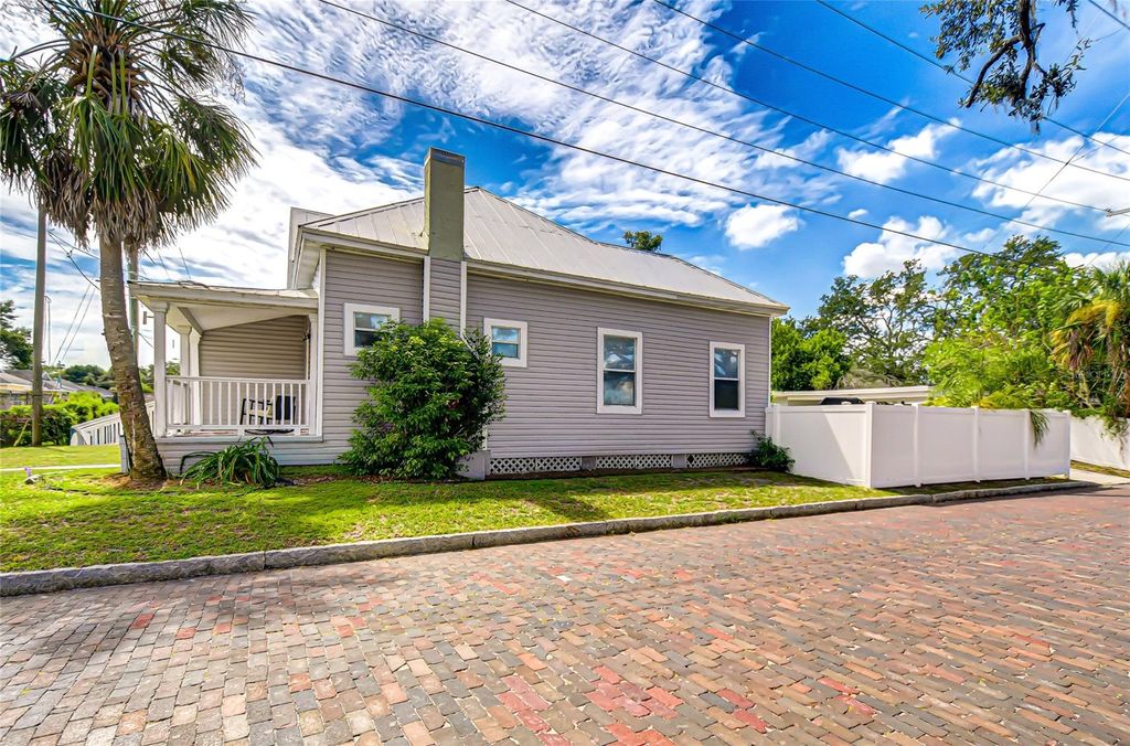 Photo of 3120 N Woodrow Avenue, Tampa, FL 33603 (MLS # TB8430373)