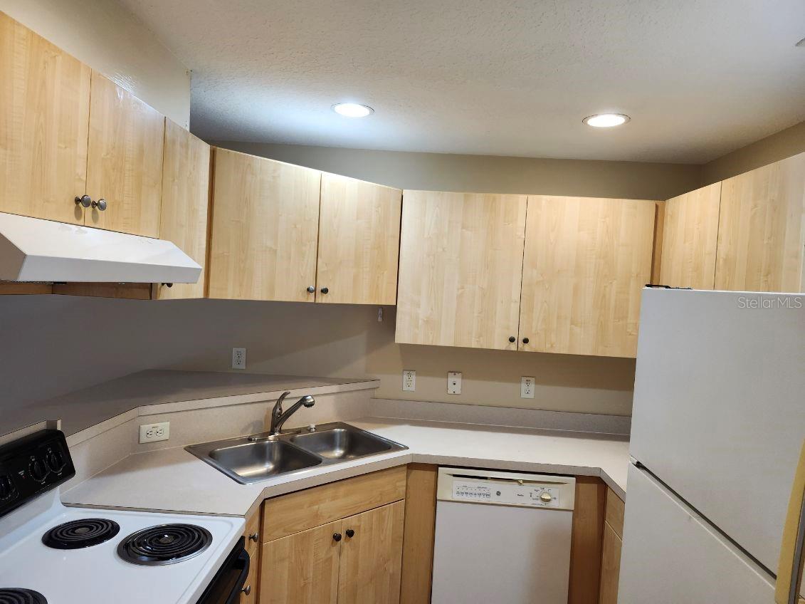 GOLDEN HEIGHTS - Residential Income