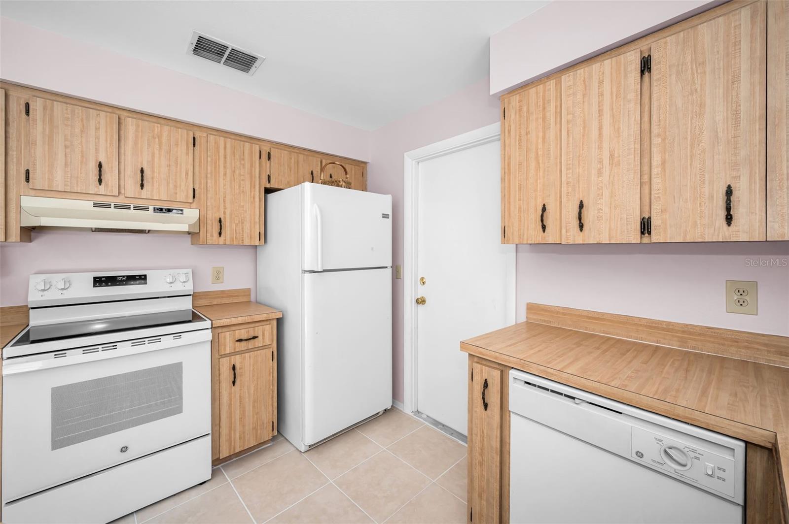 HILLTOP GROVES ESTATES - Residential