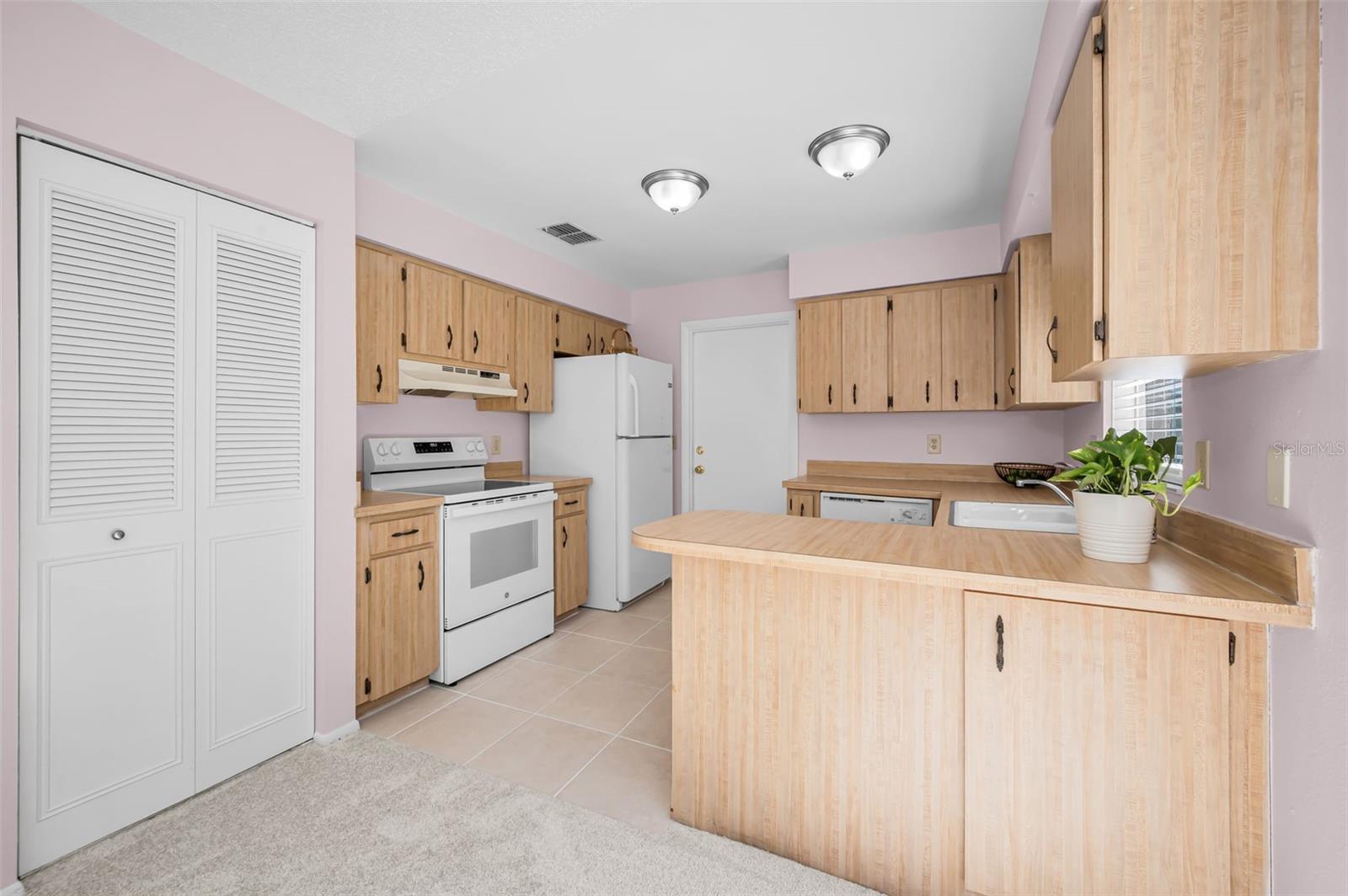 HILLTOP GROVES ESTATES - Residential
