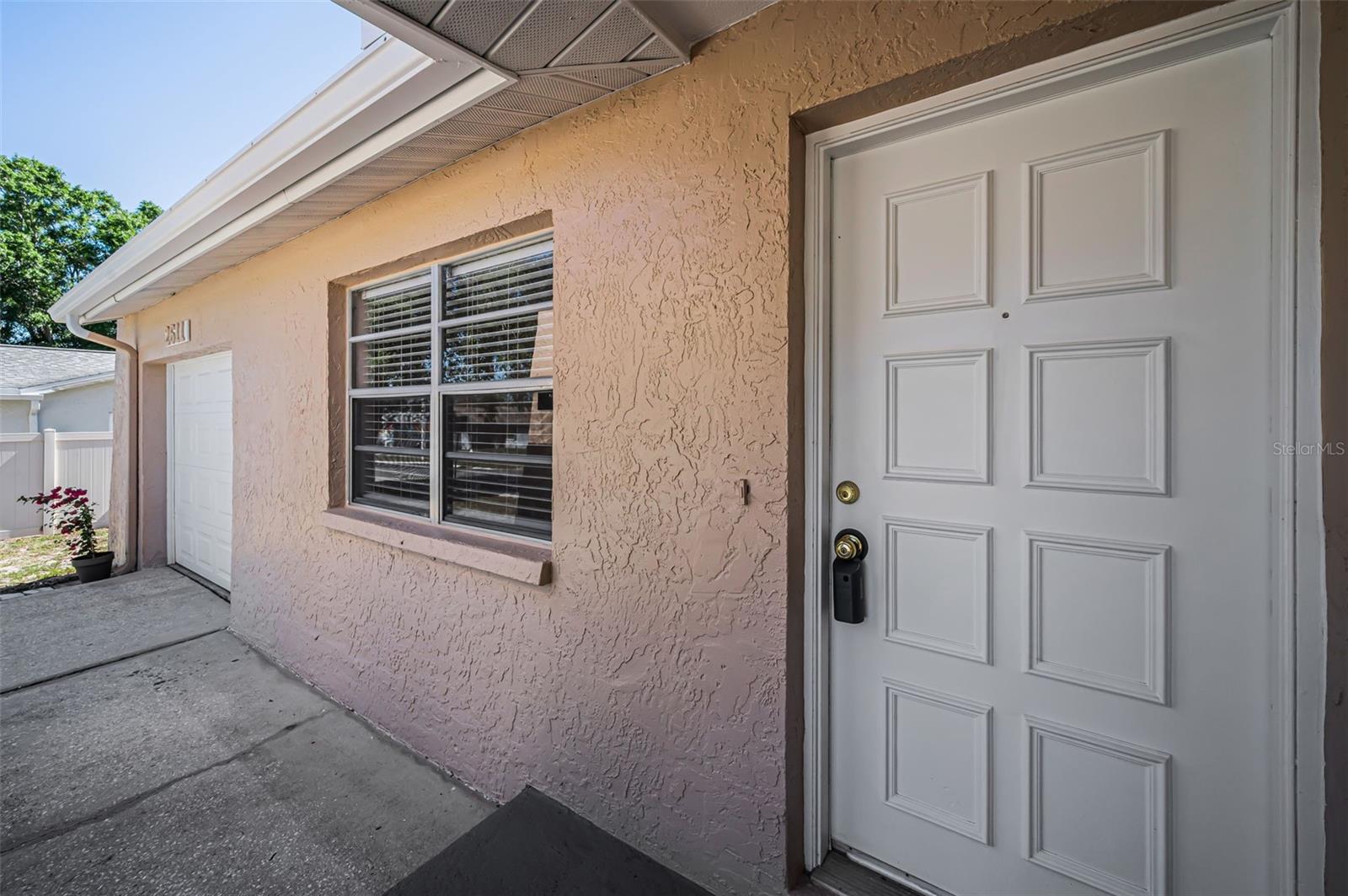 2611 KNOLL STREET W