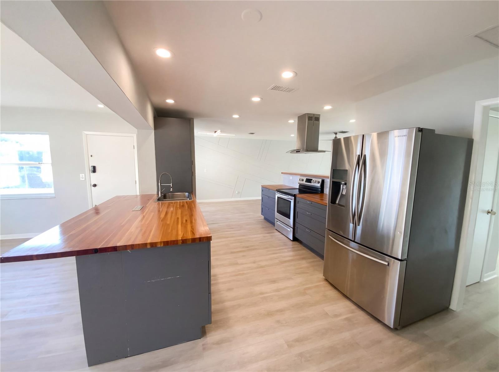 ROSERY GROVE VILLA 3RD ADD - Residential