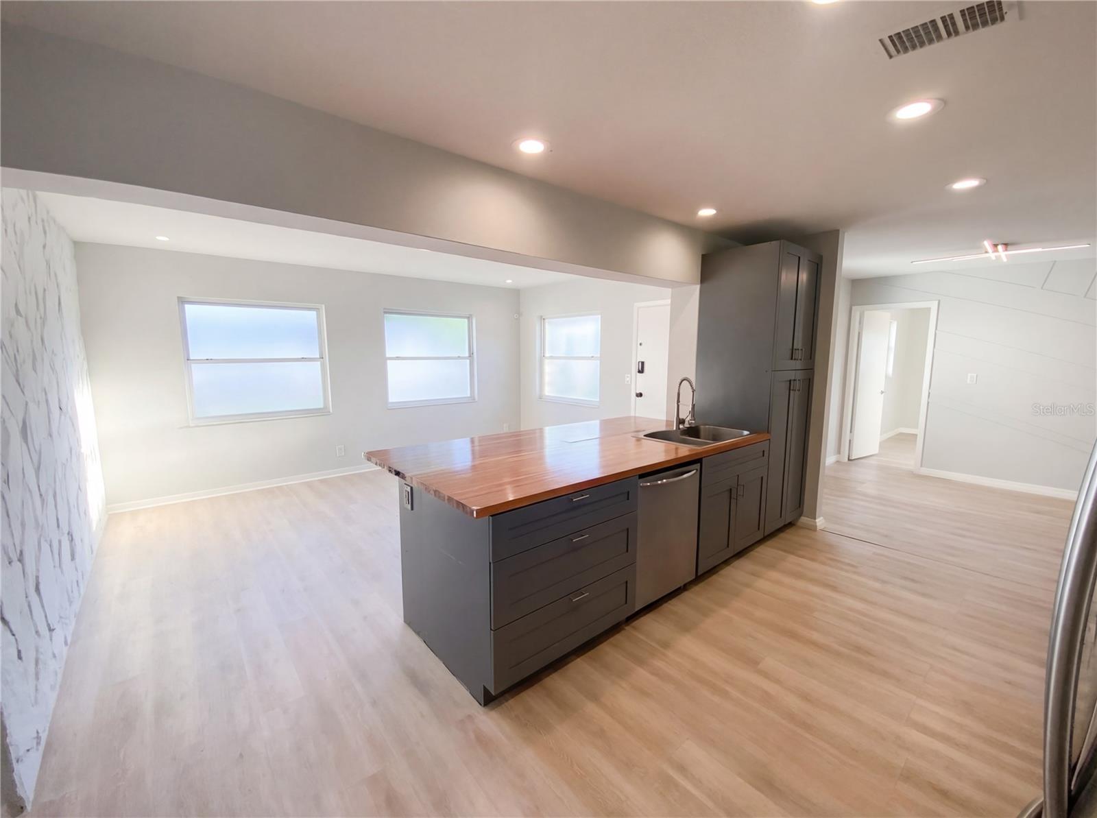 ROSERY GROVE VILLA 3RD ADD - Residential