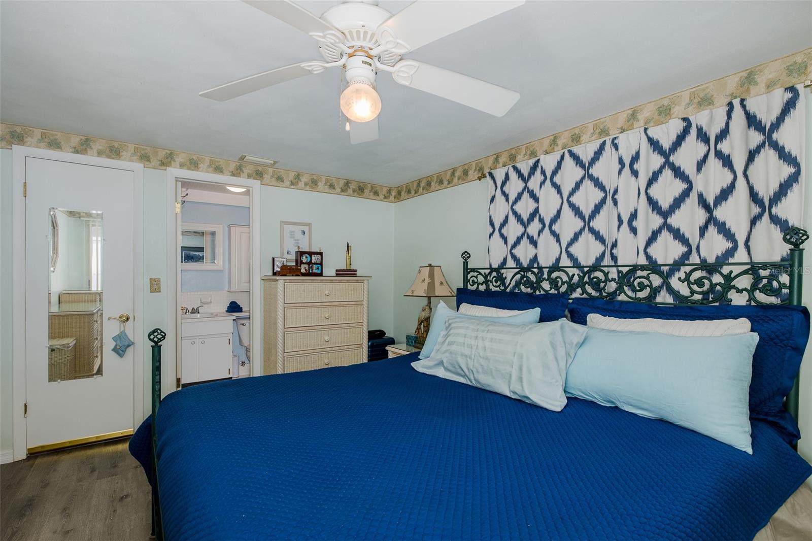 GARDENS OF BEACON SQUARE CONDO - Residential