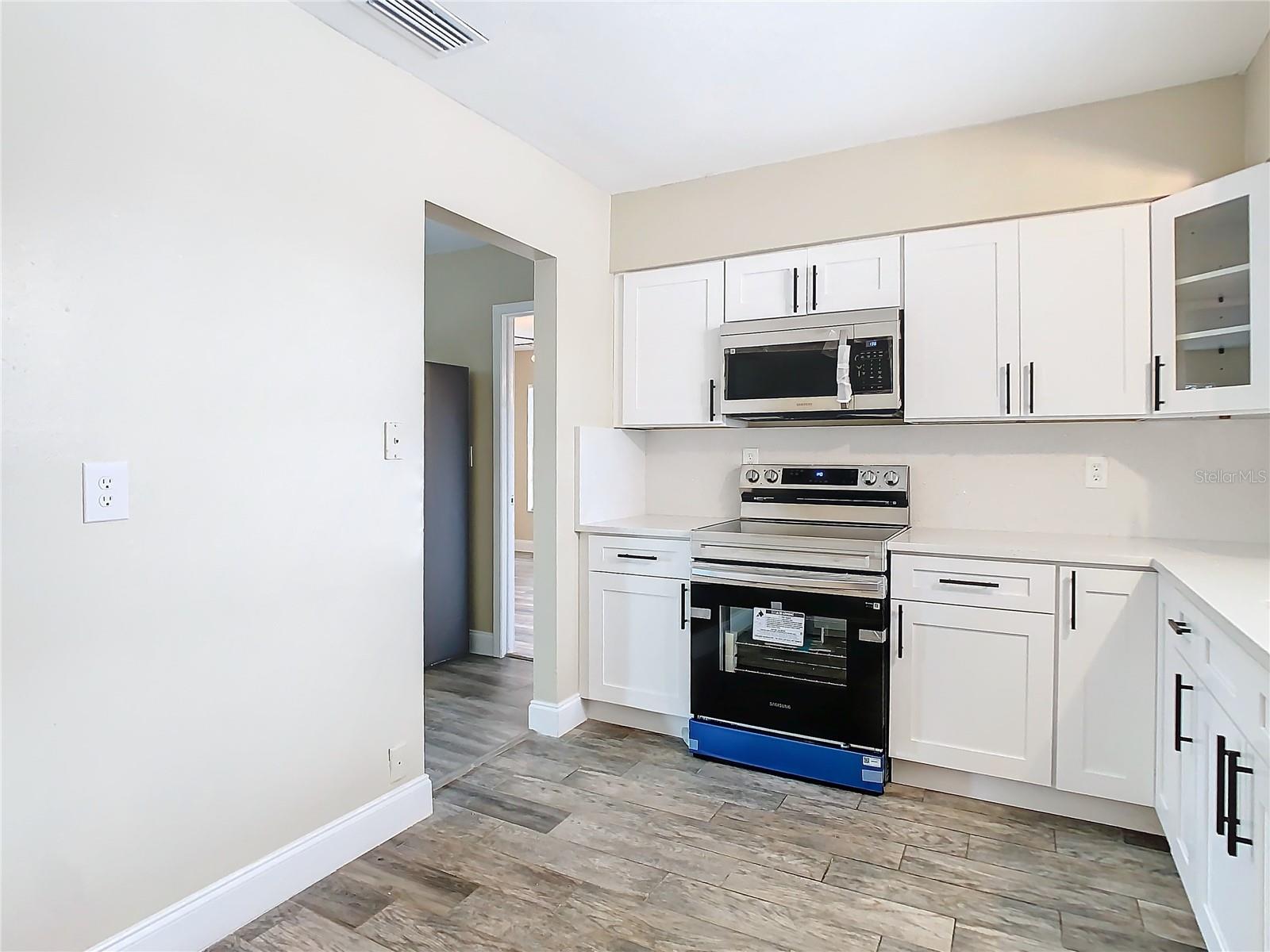 TRENTWOOD MANOR - Residential Lease
