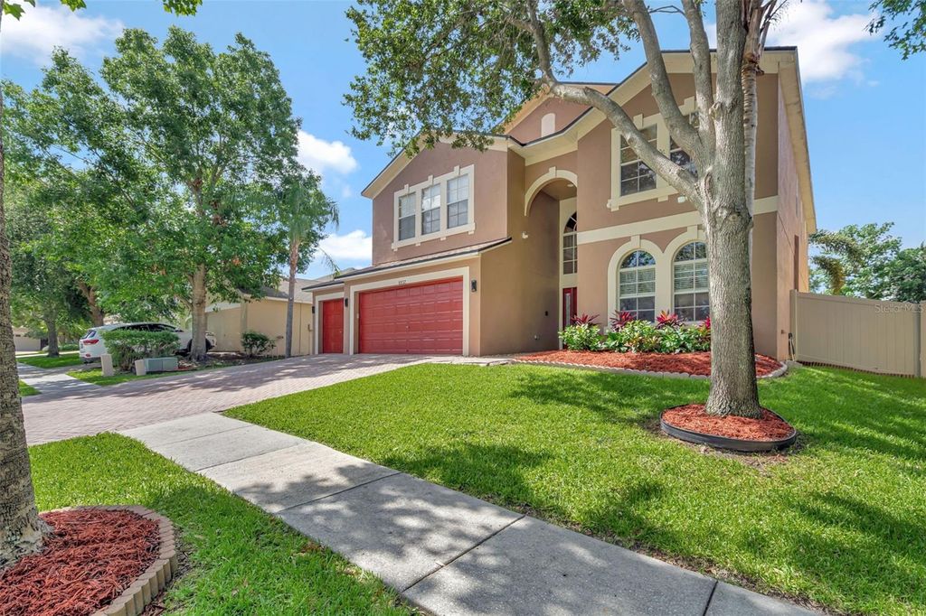 Photo of 6932 Gray Catbird Loop, Wesley Chapel, FL 33545 (MLS # S5128607)
