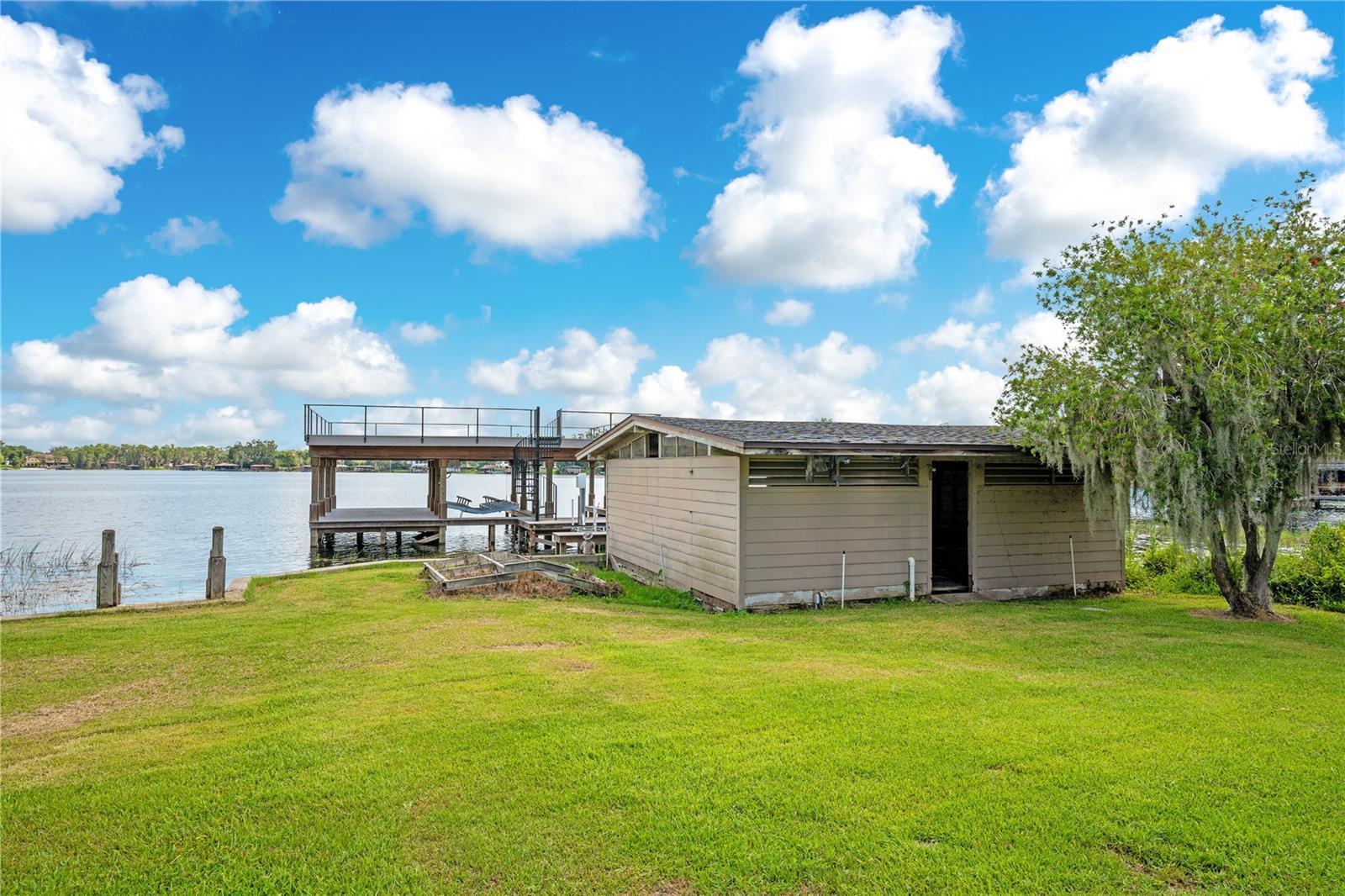 ALADAR ON LAKE BUTLER - Residential