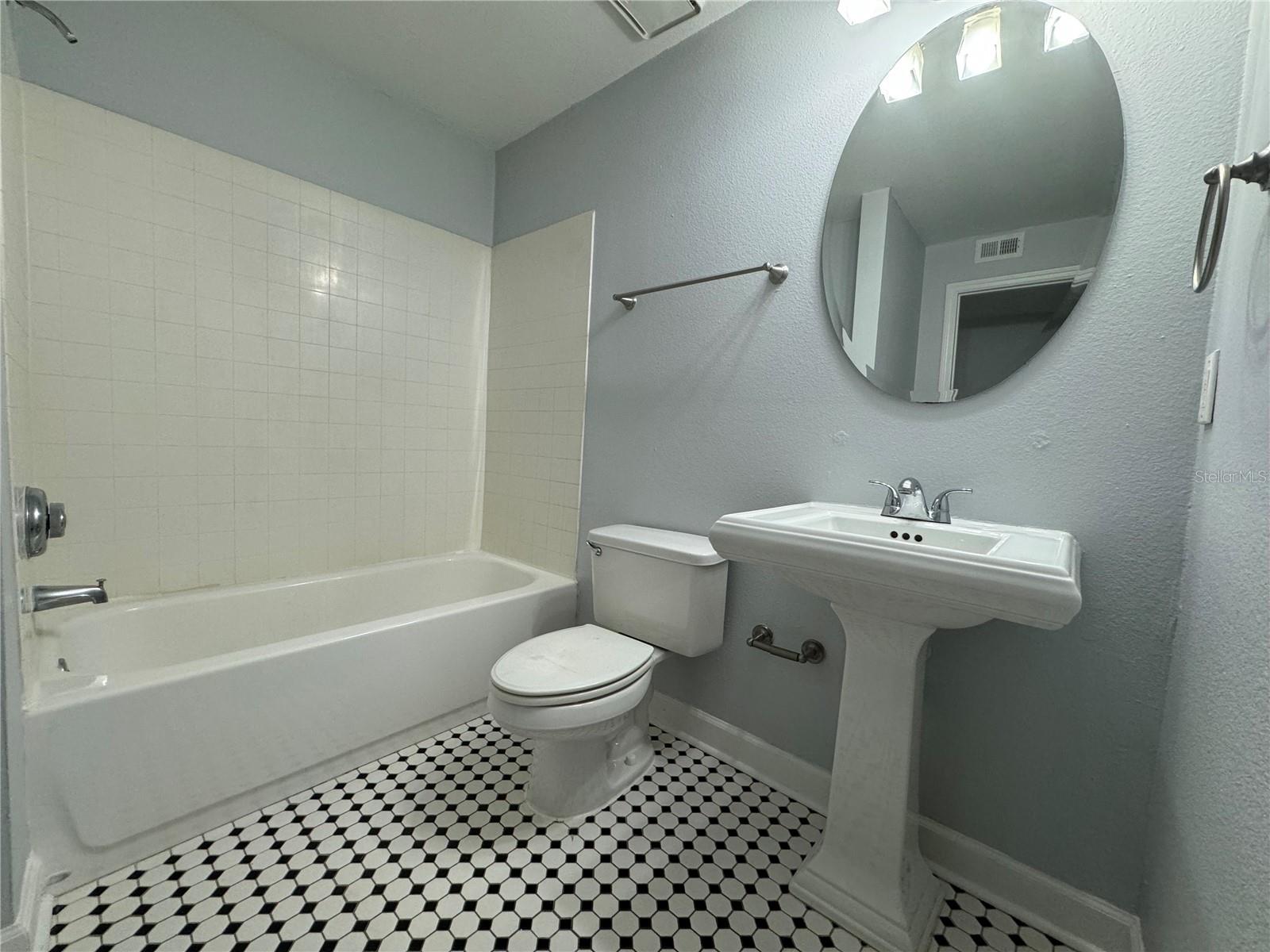MIRIADA CONDO - Residential