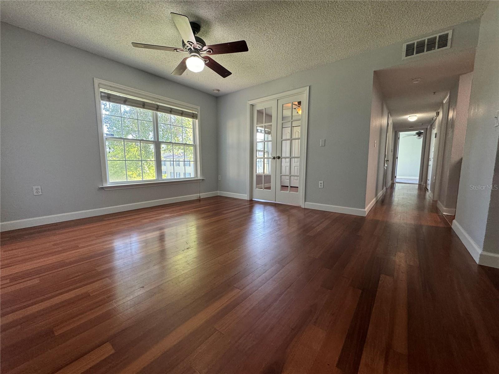 MIRIADA CONDO - Residential