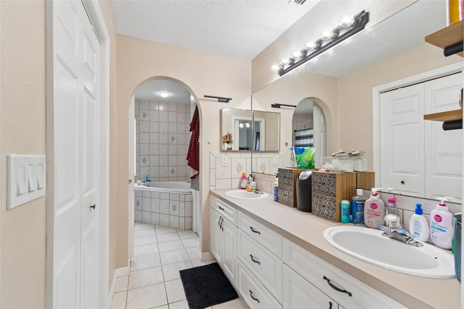 HUDSON GROVE ESTATES - Residential