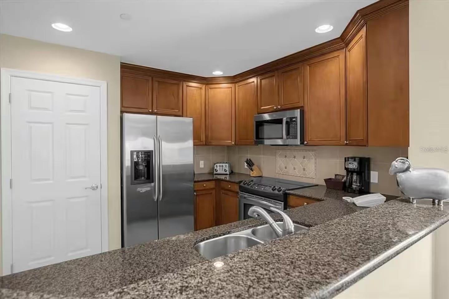VILLAS AT REUNION SQUARE CONDO PH 1 - Residential Lease