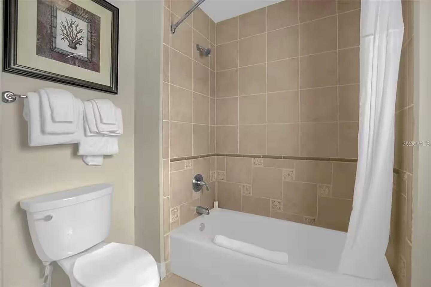 VILLAS AT REUNION SQUARE CONDO PH 1 - Residential Lease