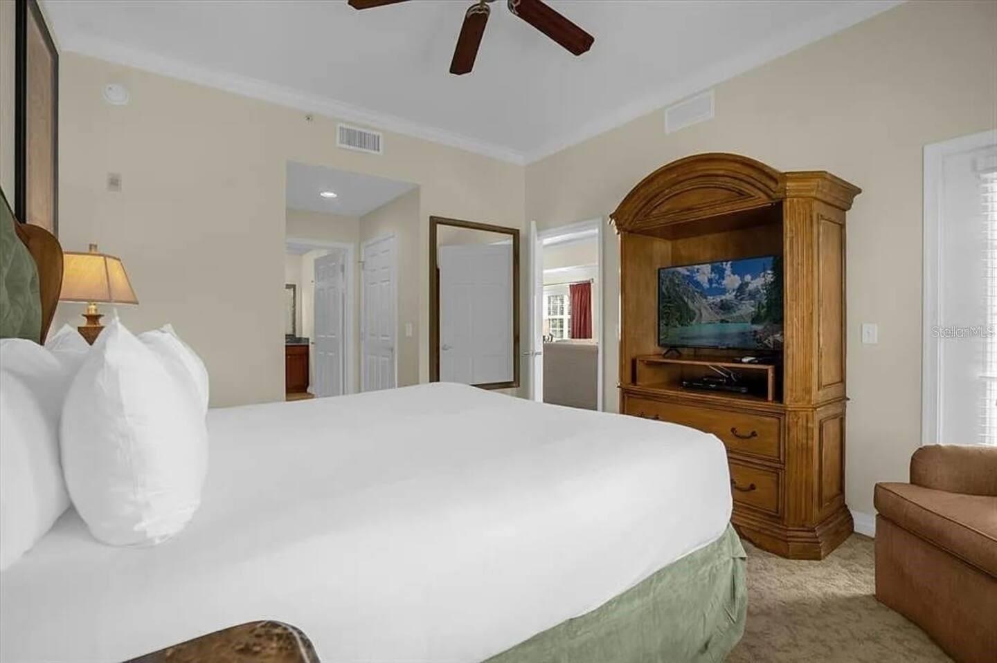VILLAS AT REUNION SQUARE CONDO PH 1 - Residential Lease