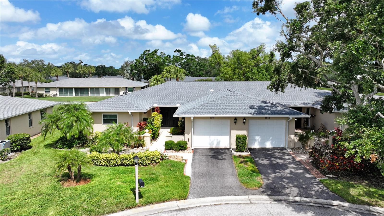 Welcome to this charming and spacious 2-bedroom, 2-bath end-unit villa located in the highly desirable Palm-Aire Golf & Country Club community! Just steps from the community pool, this move-in-ready home offers a perfect combination of comfort, privacy, and location.
The open layout includes a generous living space, a flexible den or dining area, and a glass-enclosed lanai overlooking a beautifully landscaped garden. You'll appreciate the natural light, tile and carpet flooring, ample storage, and the convenience of an attached garage.
Nestled in a golf course community, the optional club membership allows access to golf, tennis, pickleball, fitness center, and social events—everything you need for an active Florida lifestyle.
Located in a prime area of Sarasota, just minutes from:
- University Town Center (UTC) for shopping, dining, and entertainment,
- Nathan Benderson Park with rowing, running, and outdoor events,
- SRQ Airport,
- Downtown Sarasota, and cultural attractions like the Ringling Museum
- The award-winning Gulf Coast beaches, including Lido Key and Siesta Key
Perfect as a full-time residence, winter getaway, or investment property.