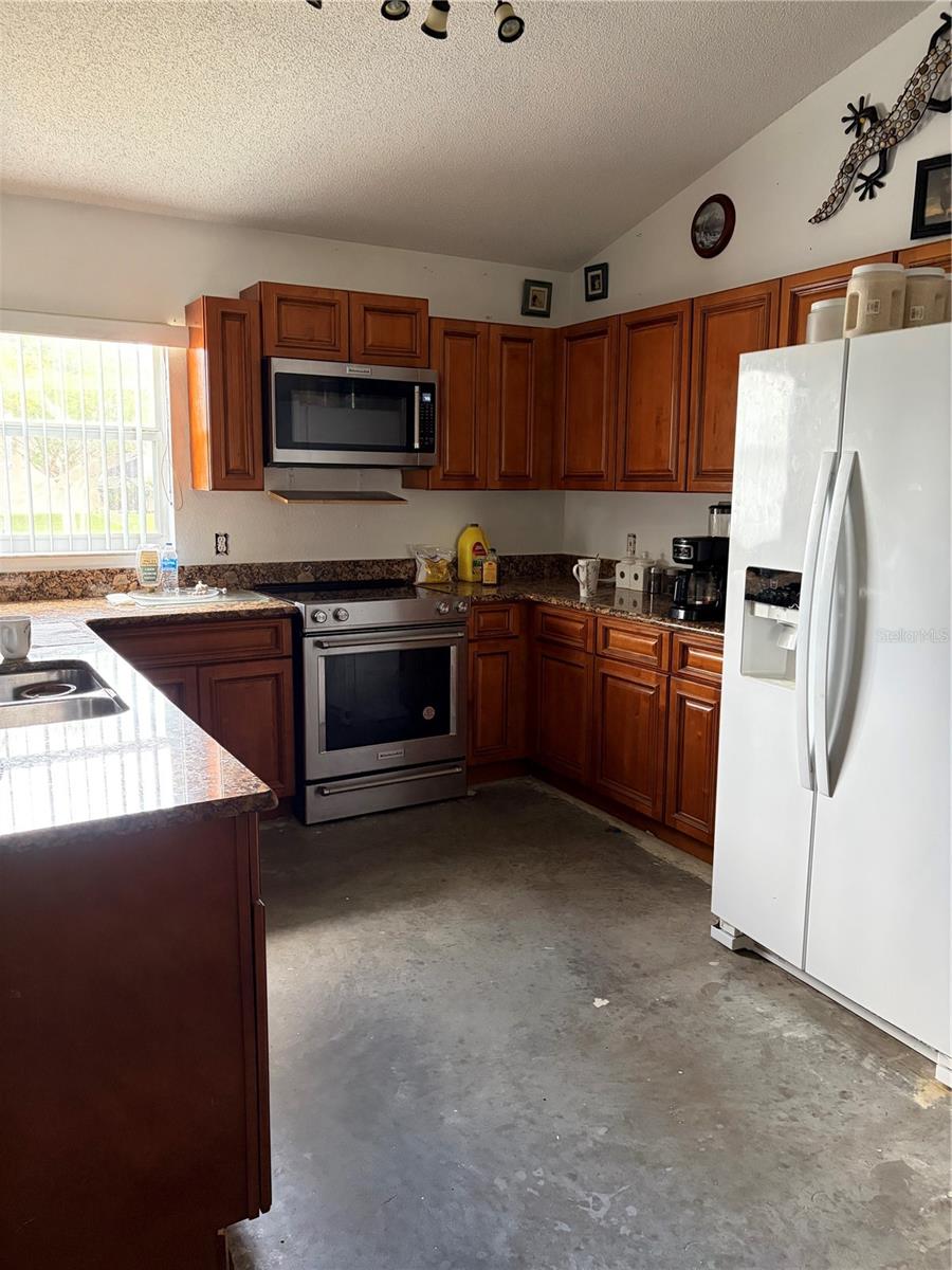 EAGLE POINTE - Residential