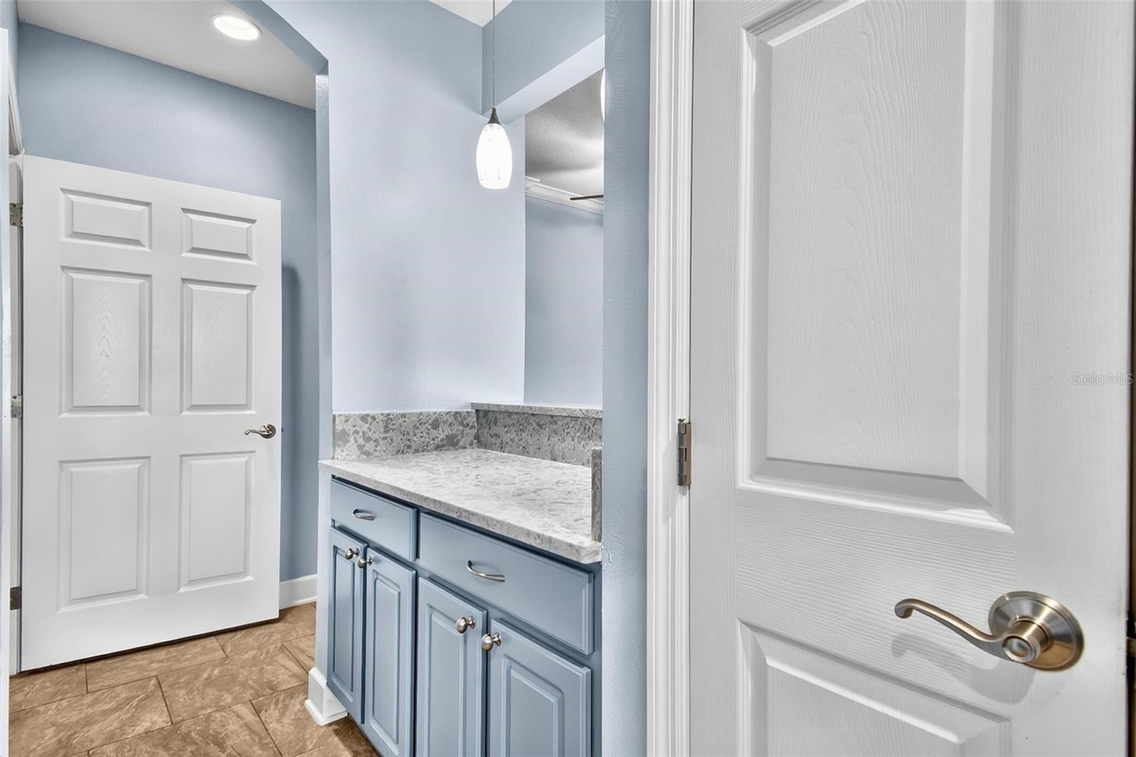 RIVERVIEW CONDOS/GRAND HAVEN - Residential