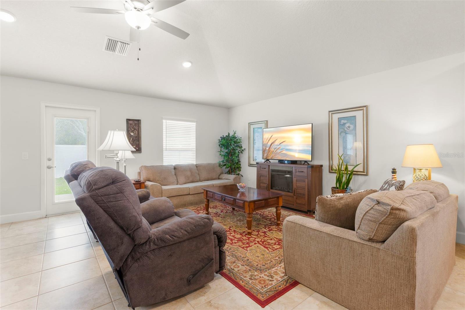 SUMMER CHASE - Residential