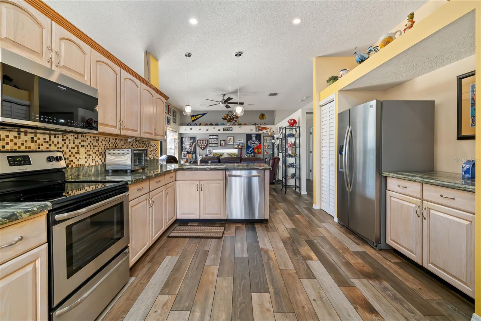 8072 GLENBROOKE LANE