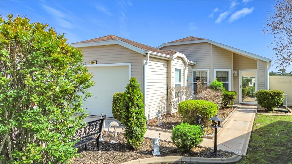 Photo of 4844 Heron Run Circle, Leesburg, FL 34748 (MLS # G5110301)