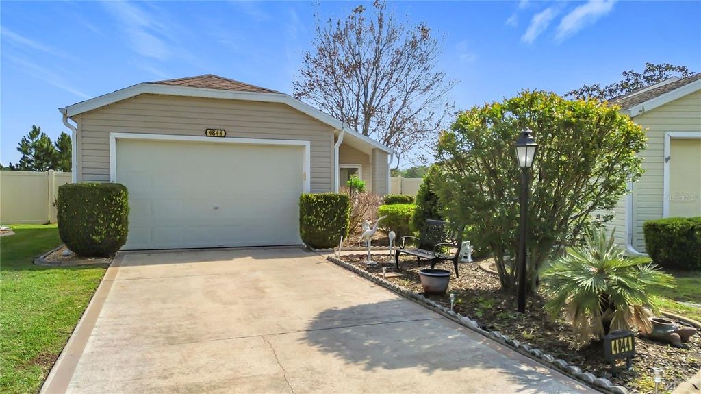 Photo of 4844 Heron Run Circle, Leesburg, FL 34748 (MLS # G5110301)