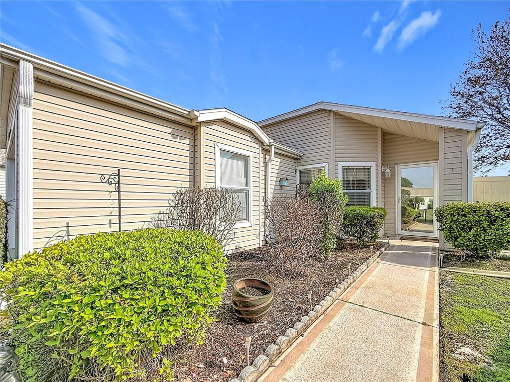 Photo of 4844 Heron Run Circle, Leesburg, FL 34748 (MLS # G5110301)