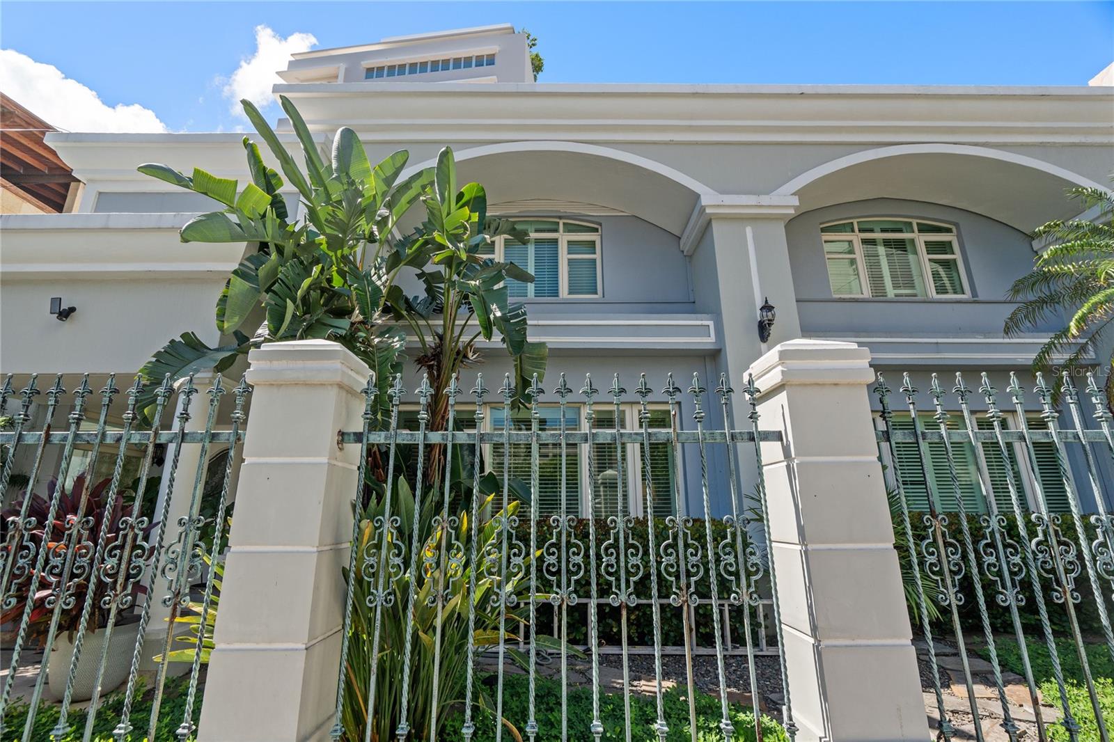 1204 AVENIDA MAGDALENA