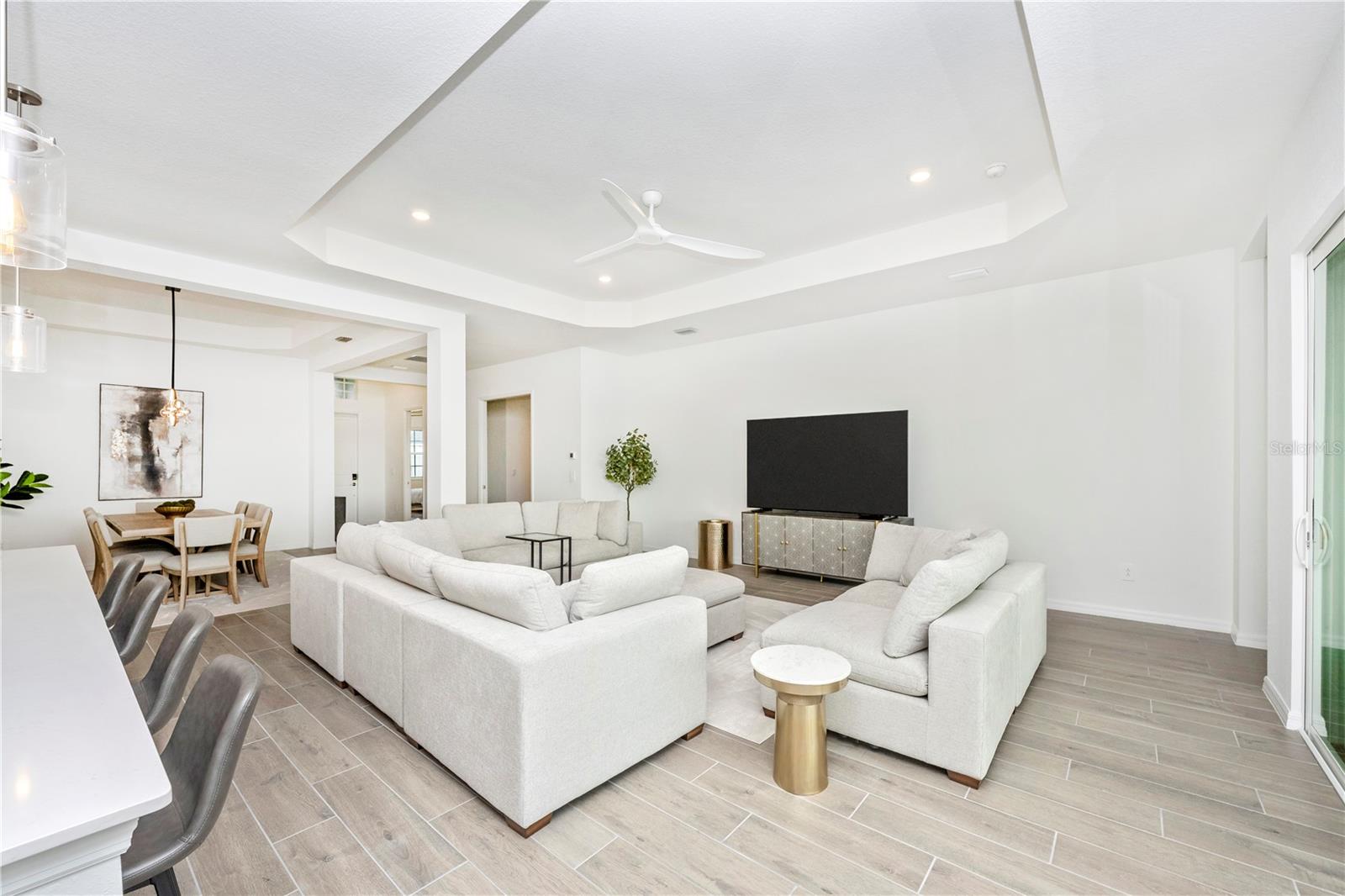 WELLEN PARK GOLF & COUNTRY CLUB - Residential Lease