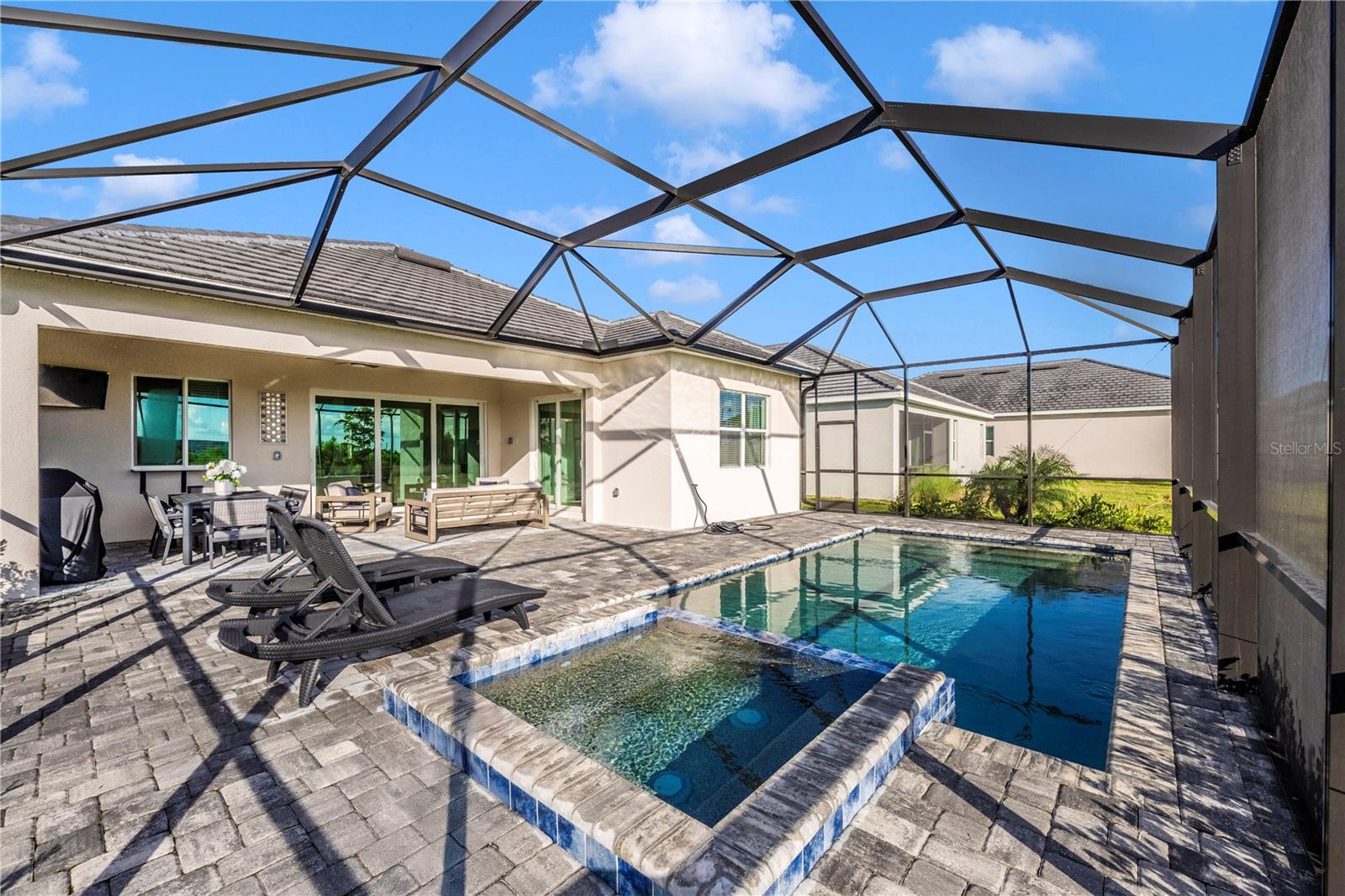 WELLEN PARK GOLF & COUNTRY CLUB - Residential Lease