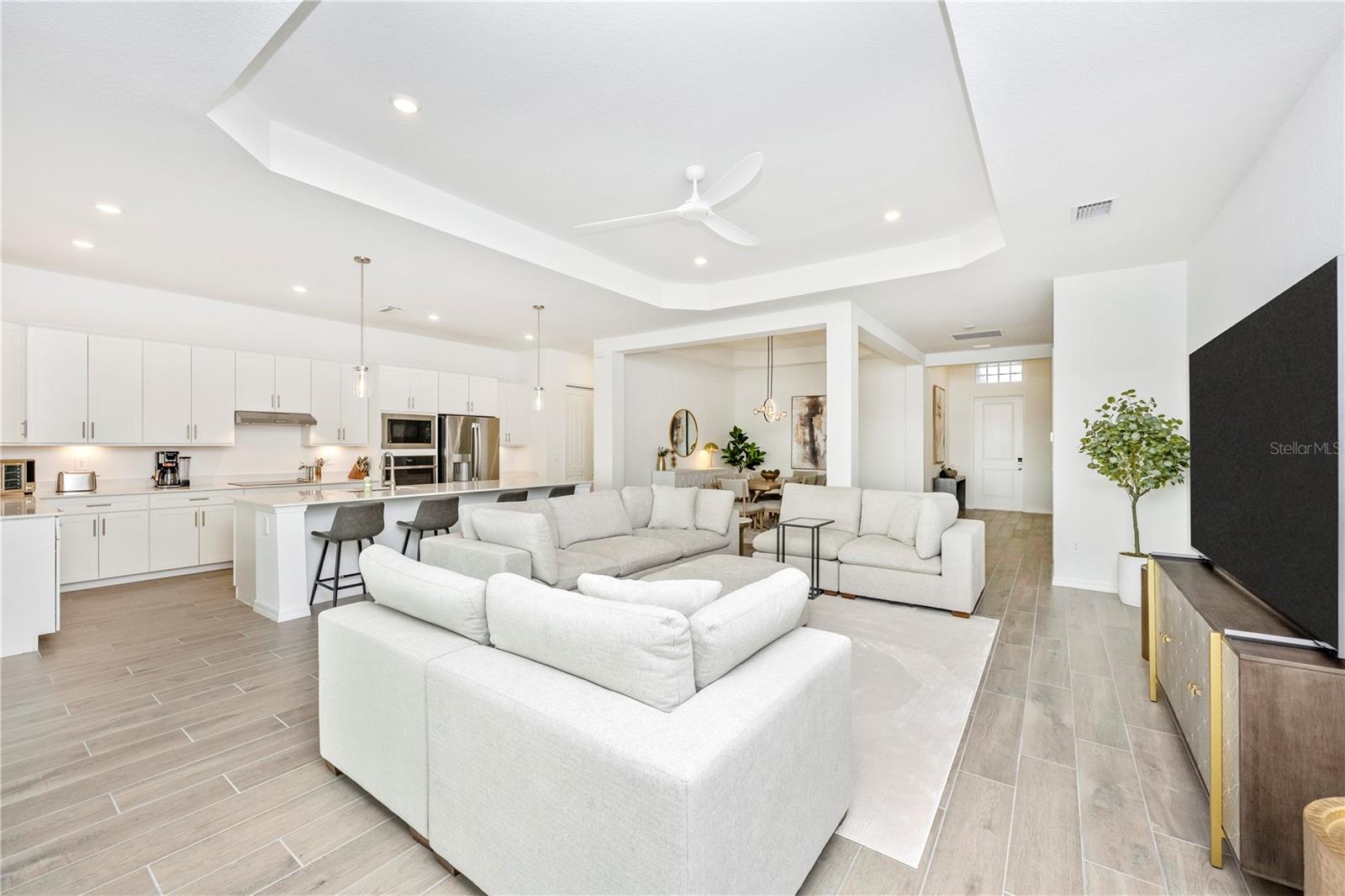 WELLEN PARK GOLF & COUNTRY CLUB - Residential Lease