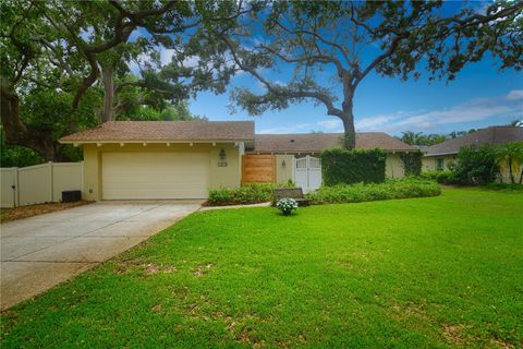 13878 OAK FOREST BOULEVARD N SEMINOLE FL 33776