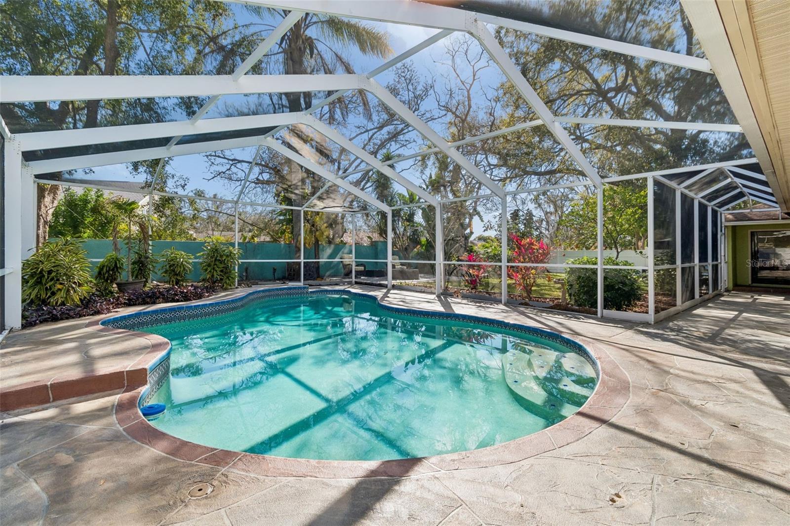 THE VILLAGE WEST - Residential