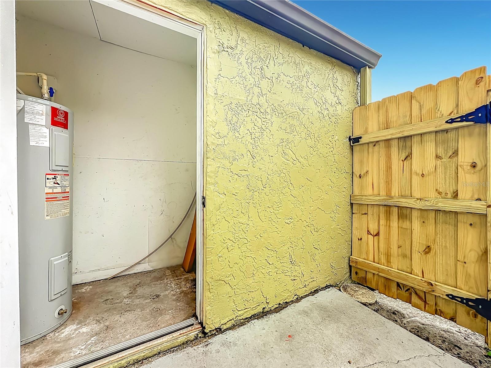 HIDDEN OAKS CONDO PH 04 - Residential