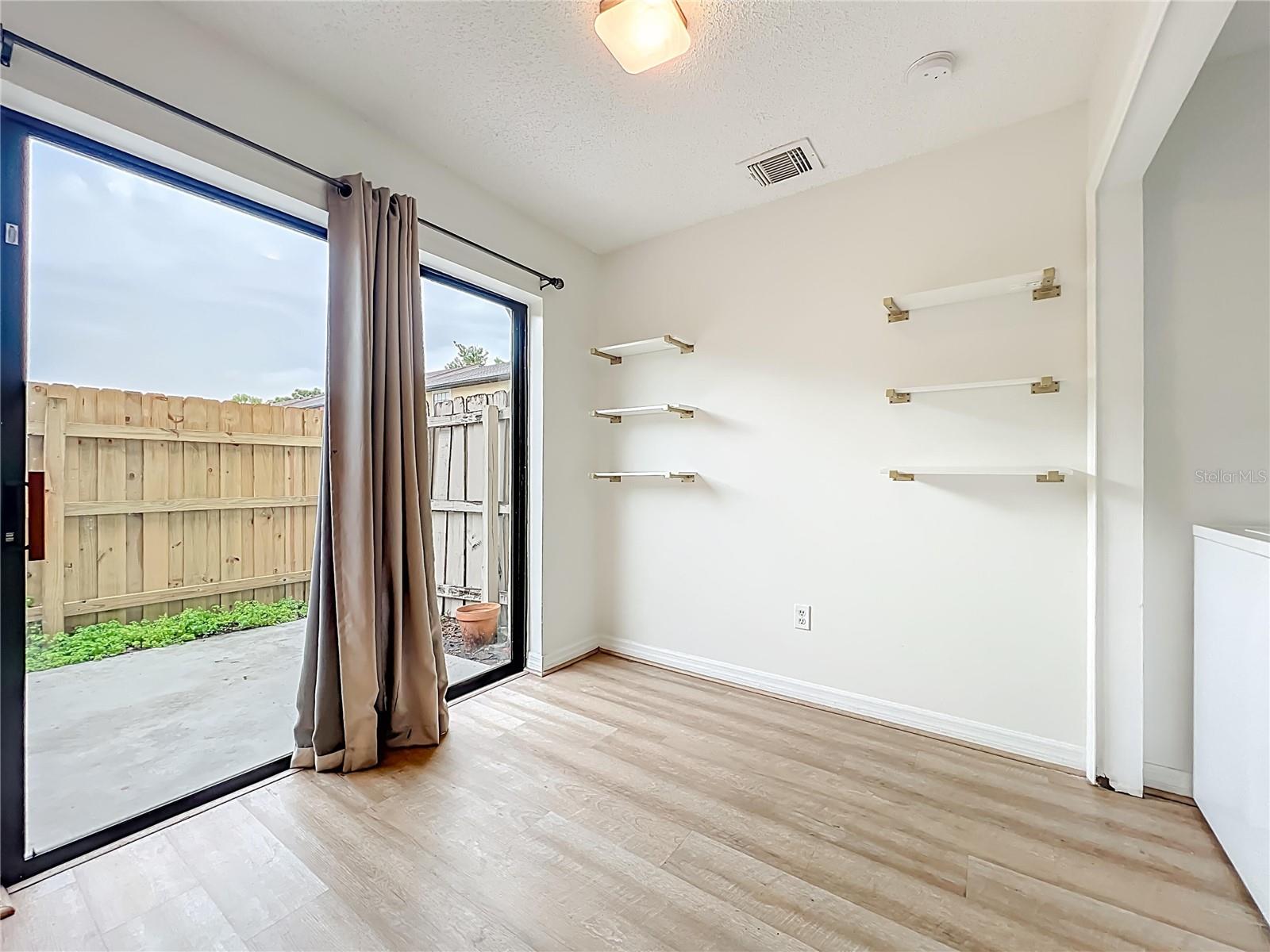 HIDDEN OAKS CONDO PH 04 - Residential