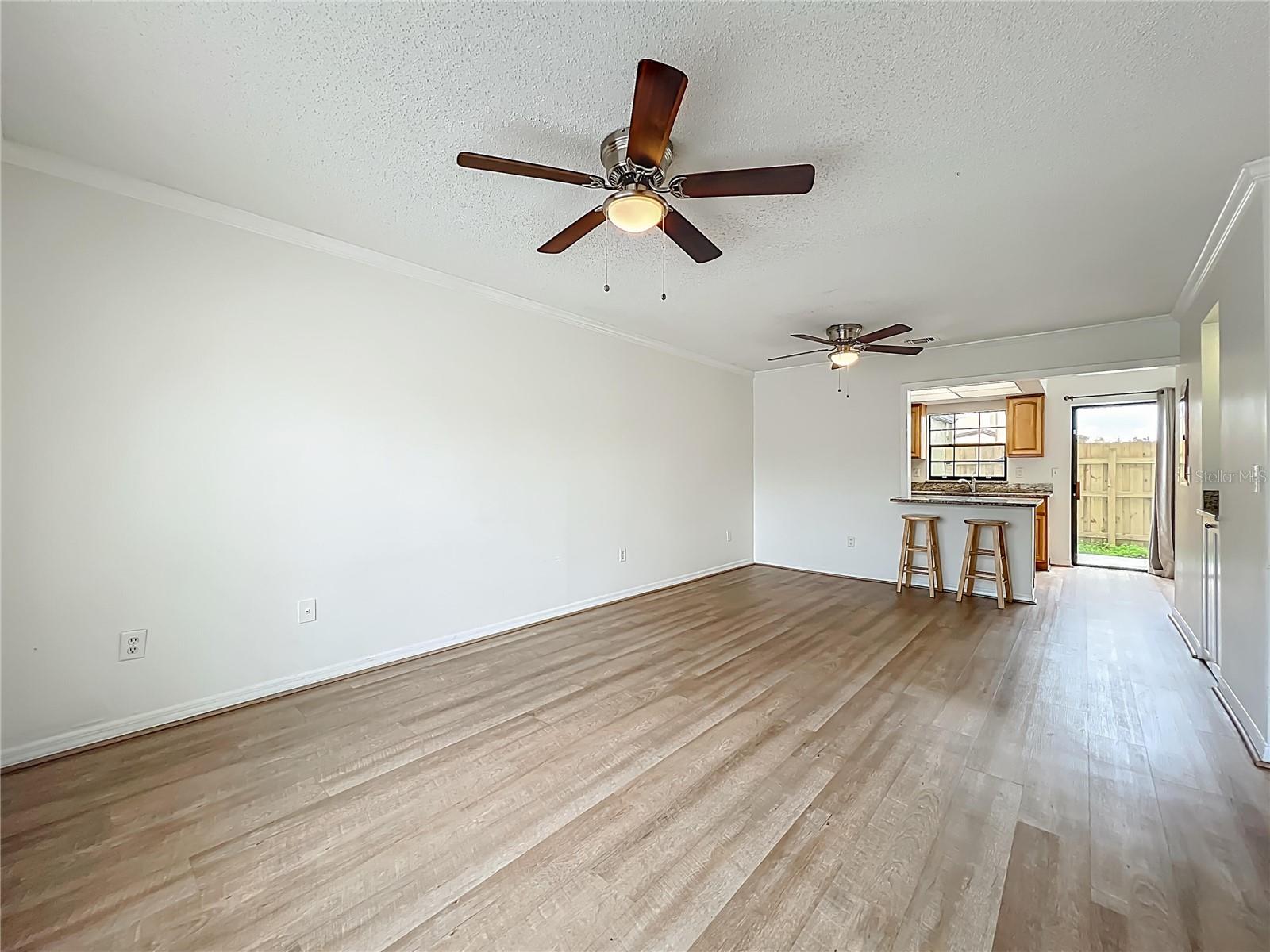 HIDDEN OAKS CONDO PH 04 - Residential