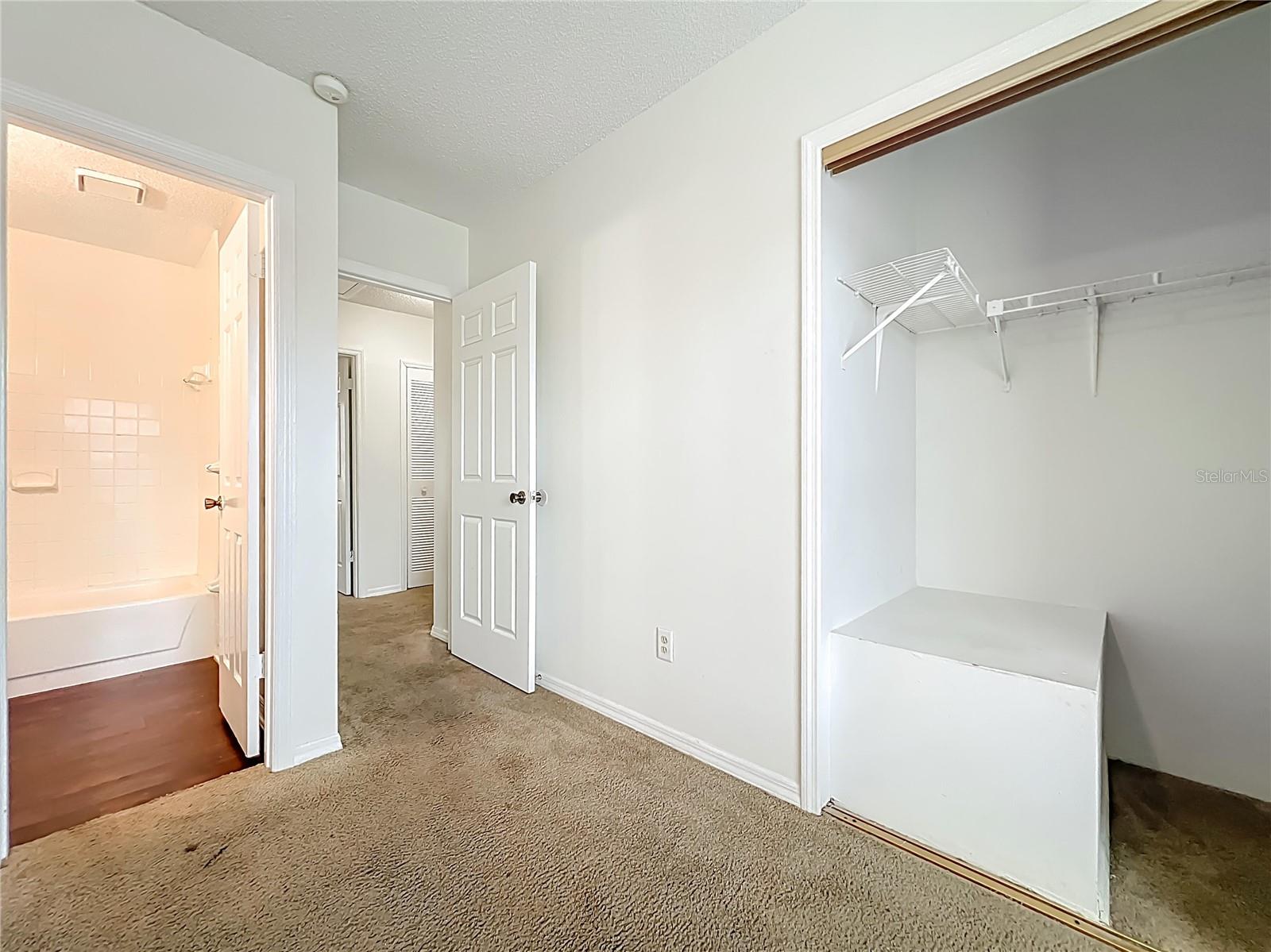 HIDDEN OAKS CONDO PH 04 - Residential