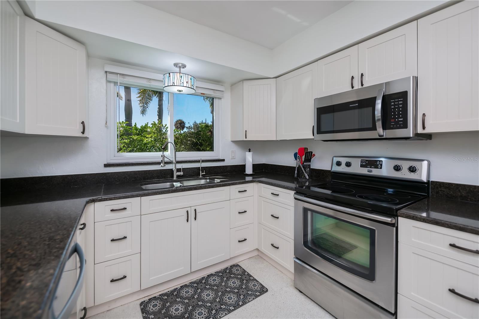 SOUTH VENICE - Residential