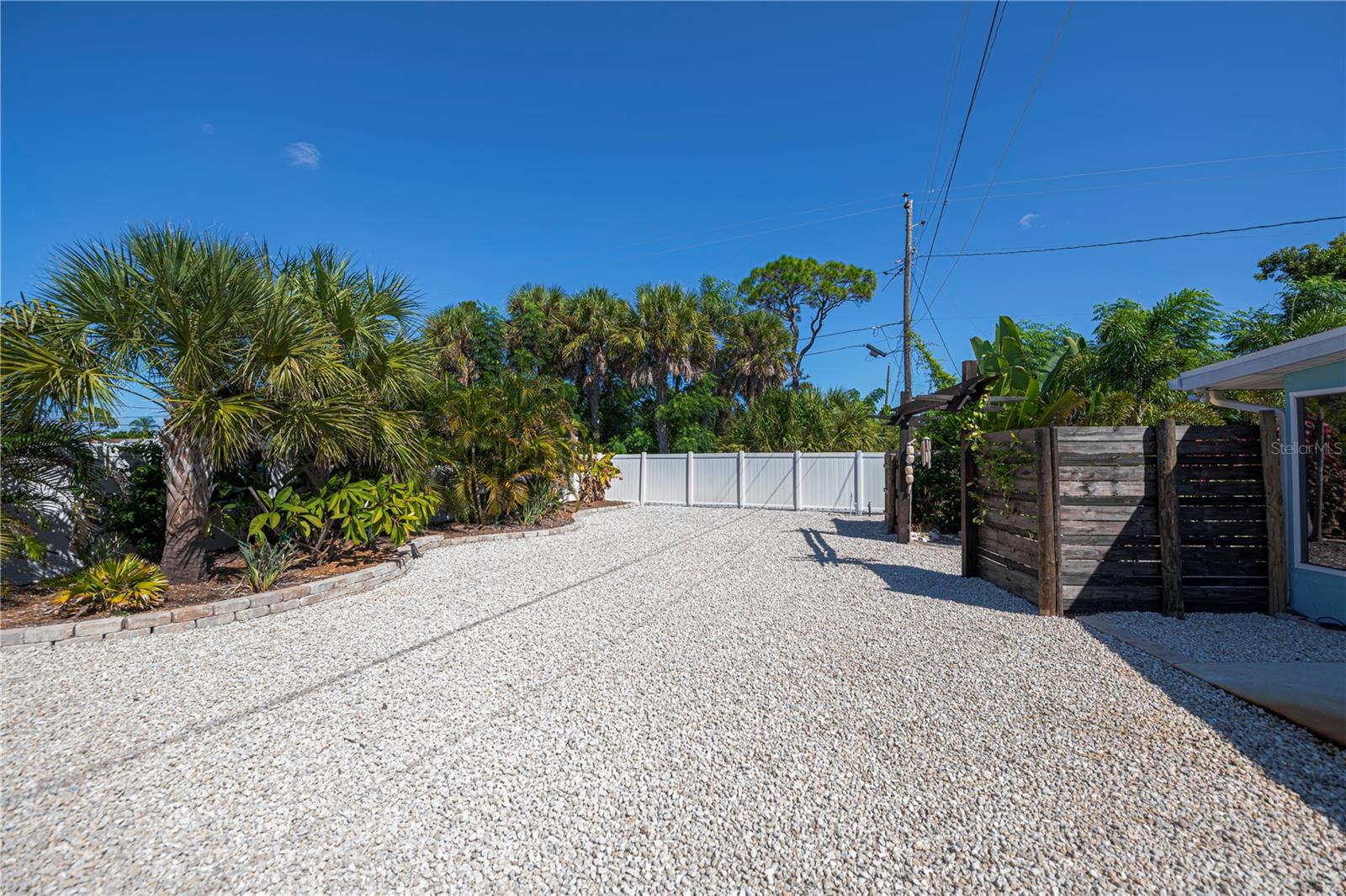 SOUTH VENICE - Residential