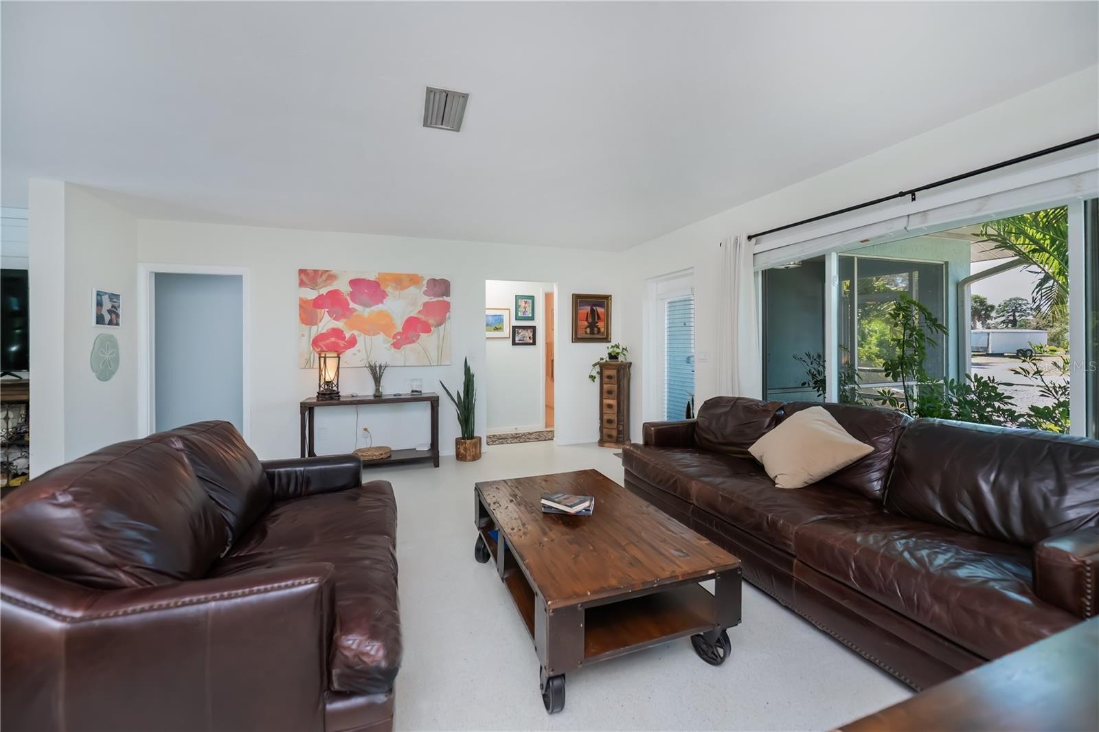 SOUTH VENICE - Residential