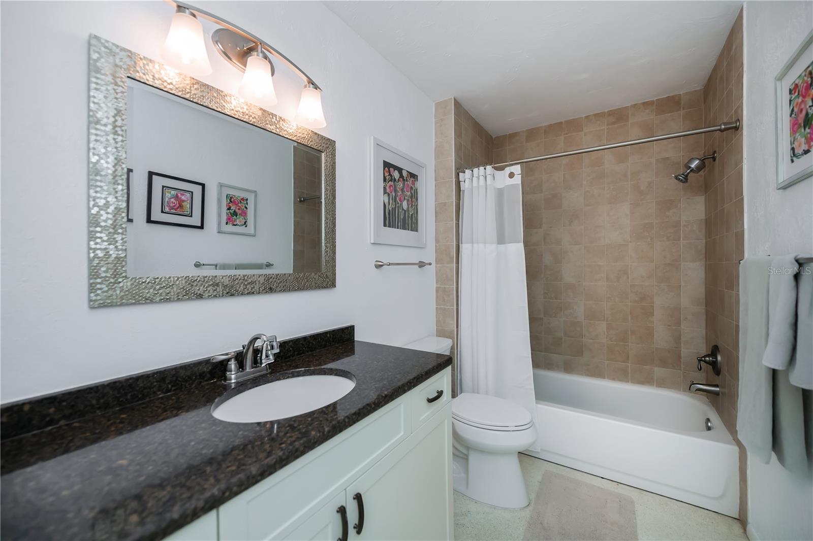 SOUTH VENICE - Residential