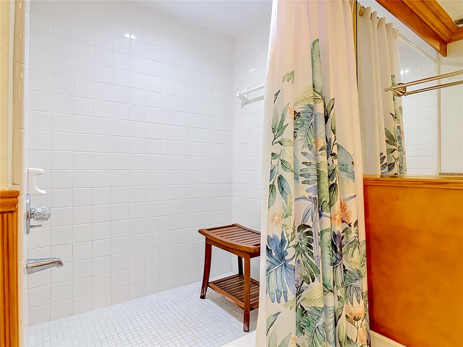 LAS BRISAS/CLUB OCEANIA CONDO PH 01 & 02 - Residential