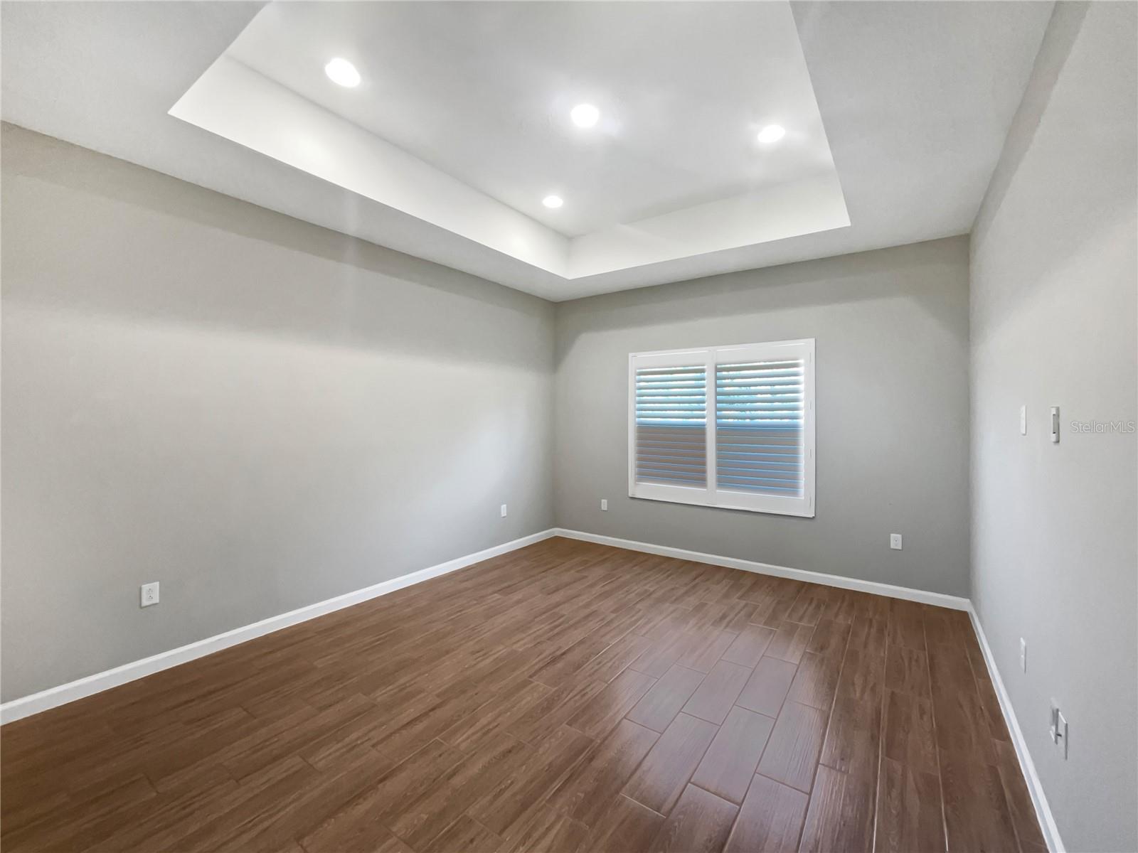 1038 COMMUTER DRIVE
