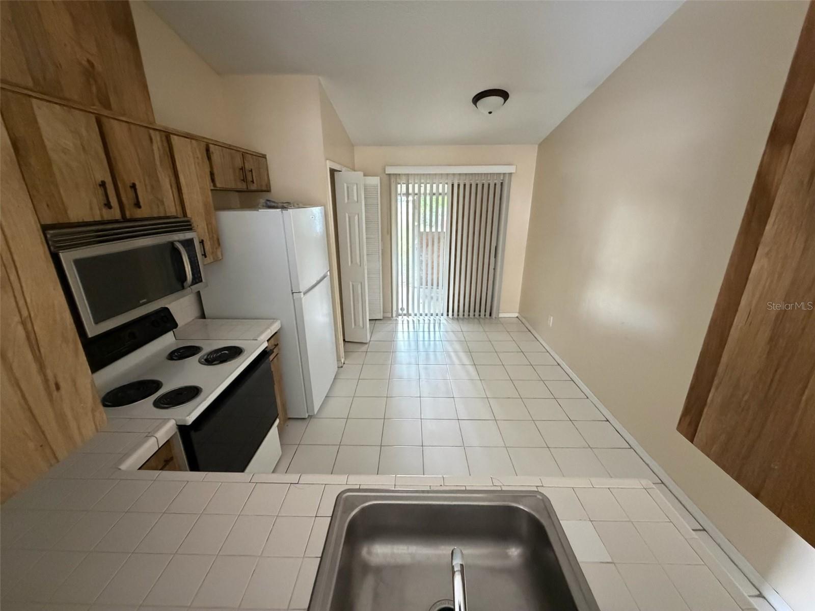 UNIVERSITY HILLS - Residential Lease