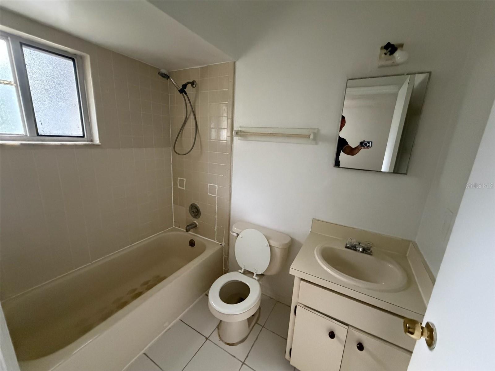 UNIVERSITY HILLS - Residential Lease