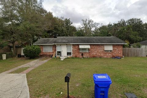 A home in LAKELAND